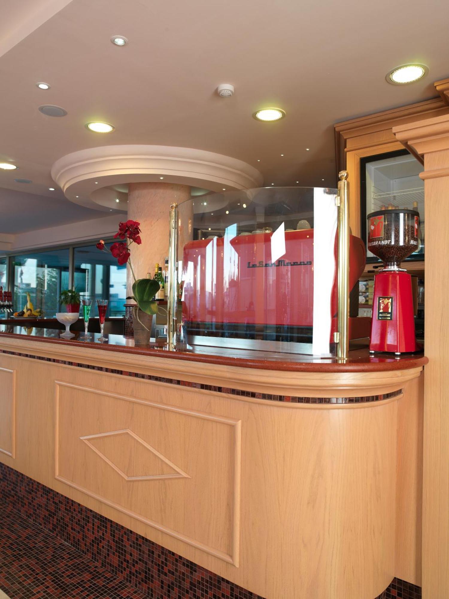 Hotel Mondial Μπελάρια-Ιτζέα Μαρίνα Εξωτερικό φωτογραφία