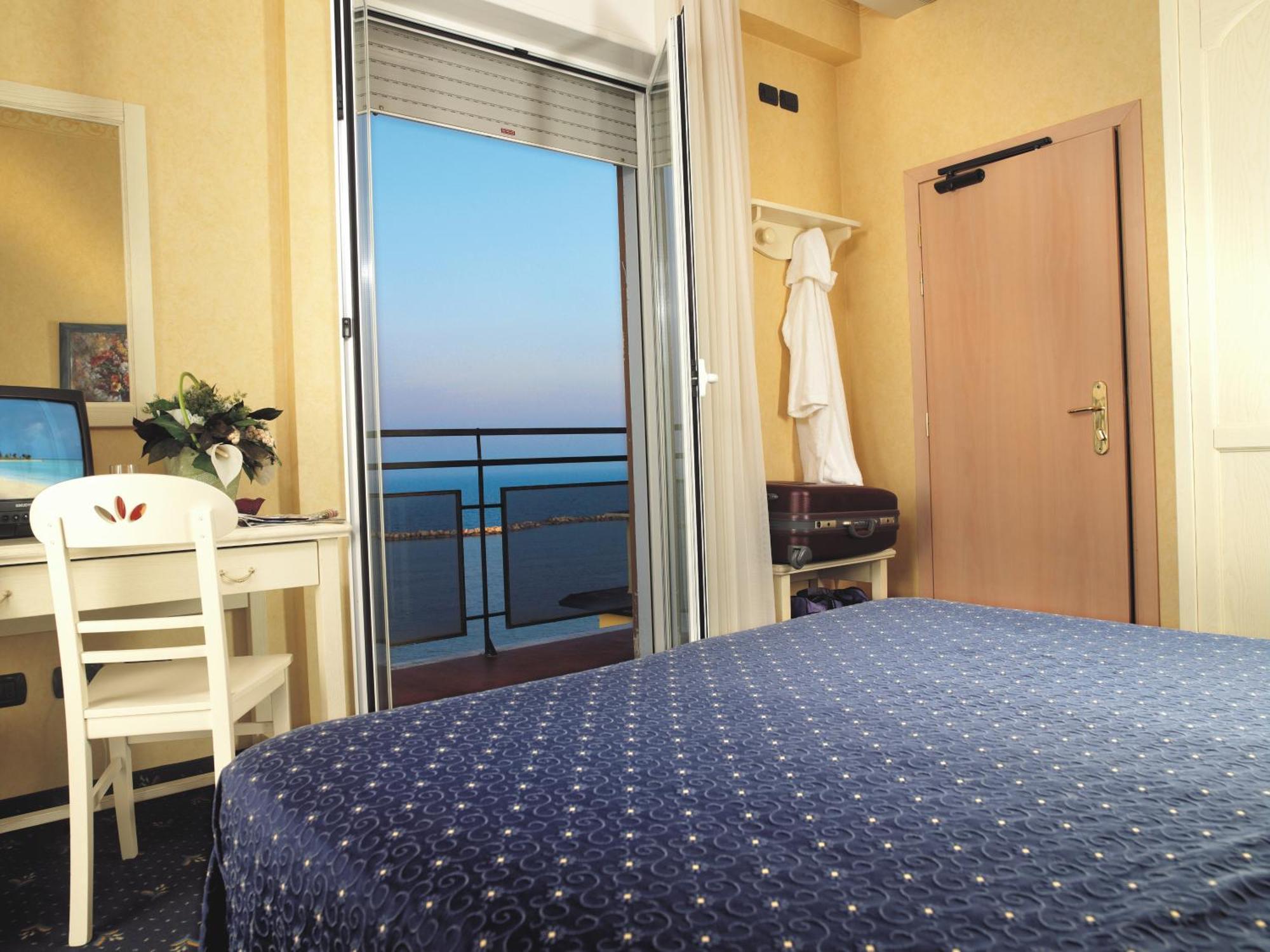 Hotel Mondial Μπελάρια-Ιτζέα Μαρίνα Εξωτερικό φωτογραφία