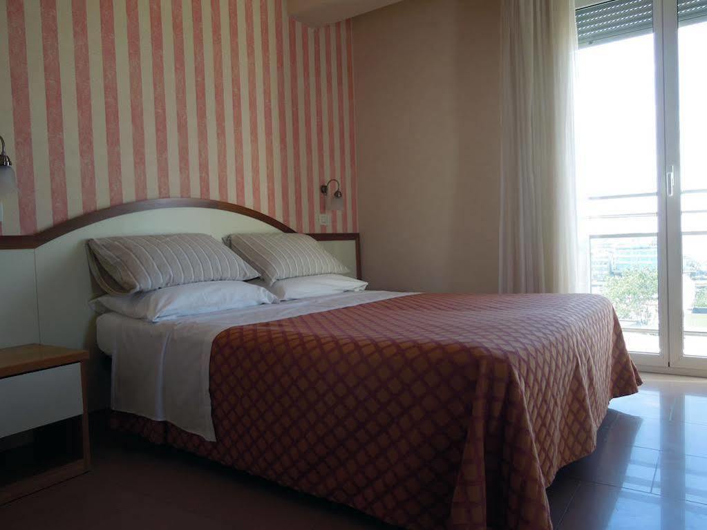 Hotel Mondial Μπελάρια-Ιτζέα Μαρίνα Εξωτερικό φωτογραφία